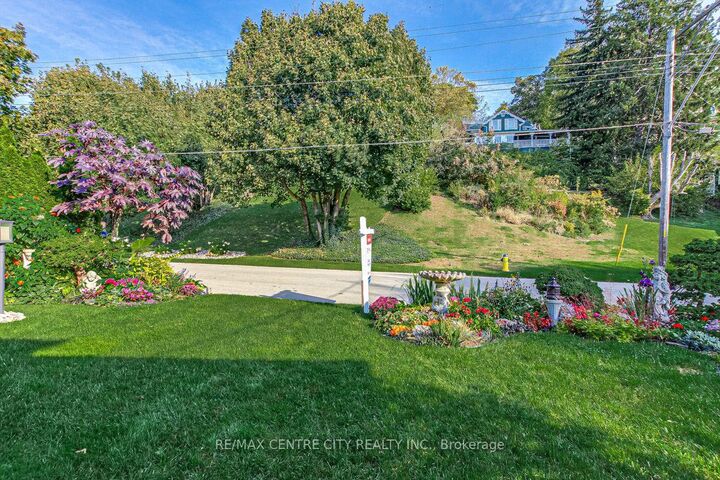 Property Photo:  174 Harrison Place  ON N5L 1A1 
