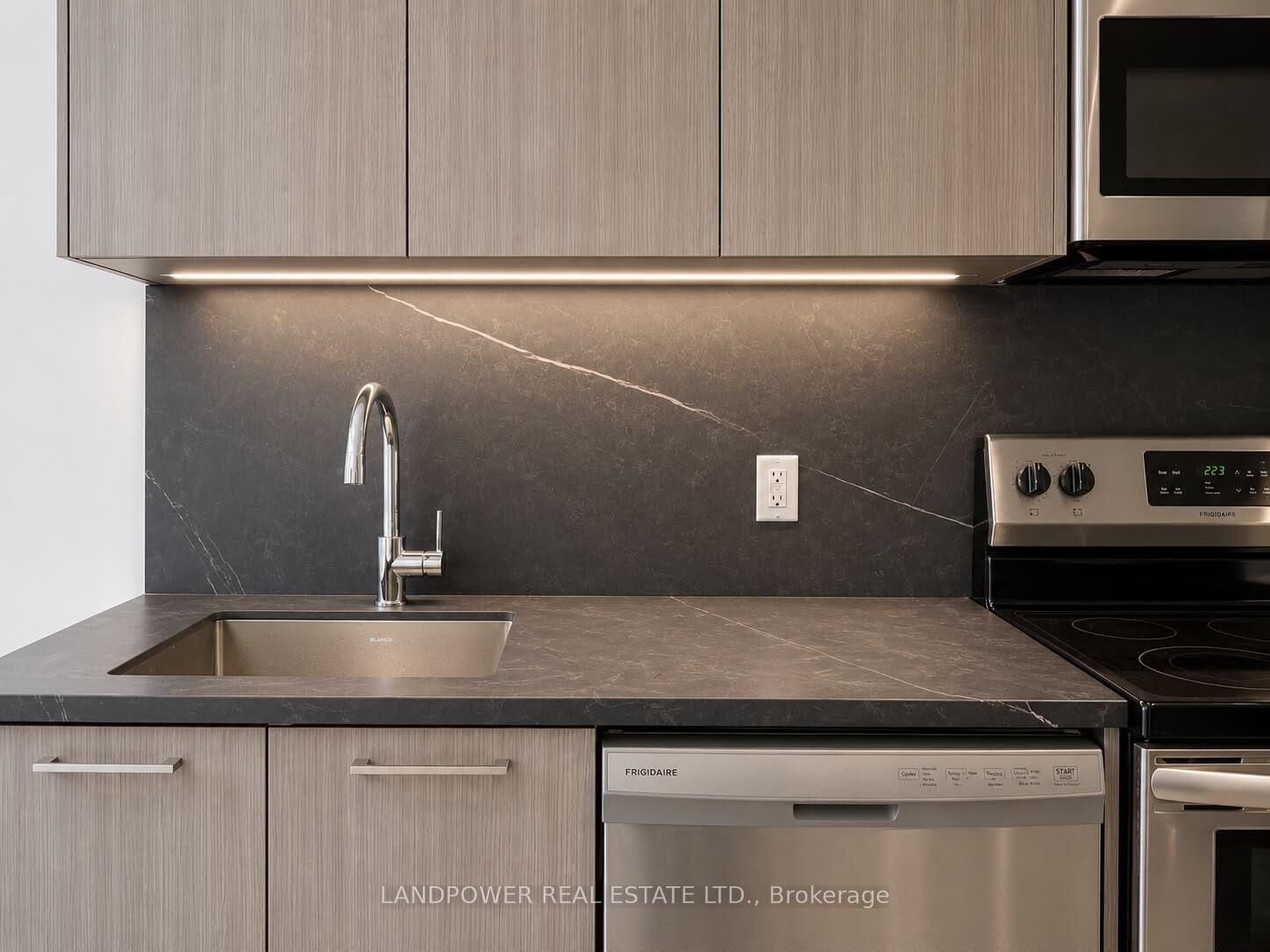 Property Photo: 51 Winlock Park 25 ON M2N 4S2
