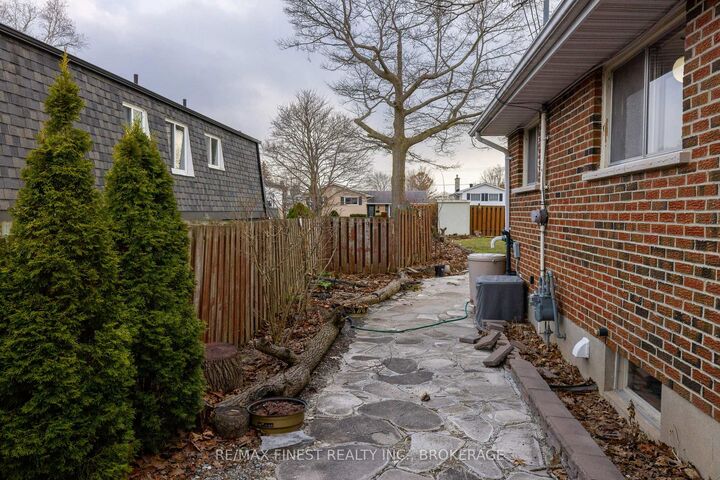 Property Photo: 628 Stanford Street ON K7M 6A1
