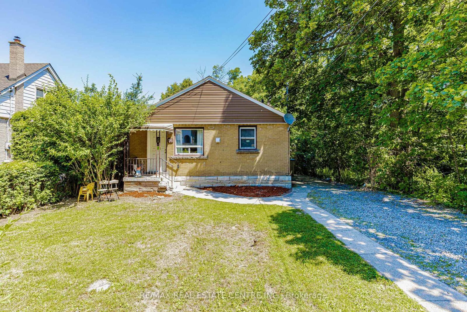 Property Photo:  16 Ainslie Avenue  ON L8S 2J3 