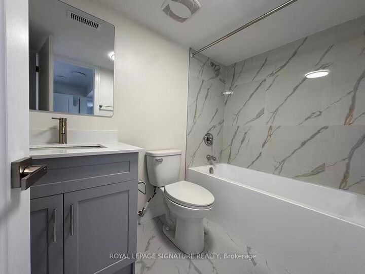 Property Photo:  53 Bishop Avenue 3  ON M2M 1Z4 