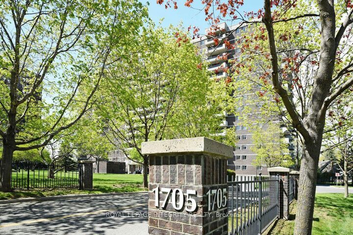 Property Photo: 1705 Playfair Drive 810 ON K1H 8P6