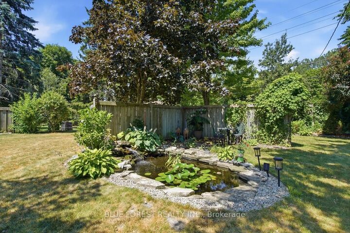 Property Photo:  708 Headley Drive  ON N6H 3V6 