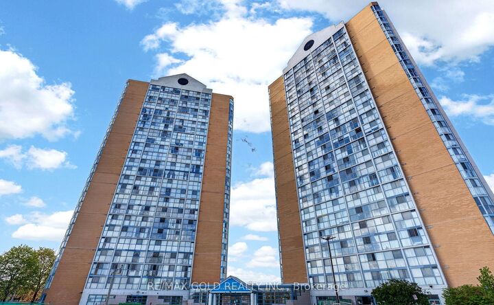 Property Photo:  35 Trailwood Drive 1911  ON L4Z 3L6 