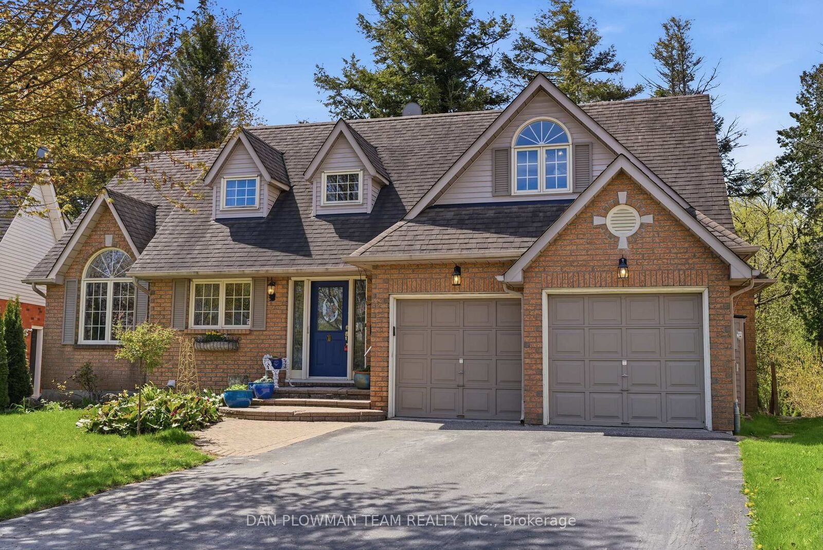 Property Photo: 10 Barrington Place ON L1E 2K9