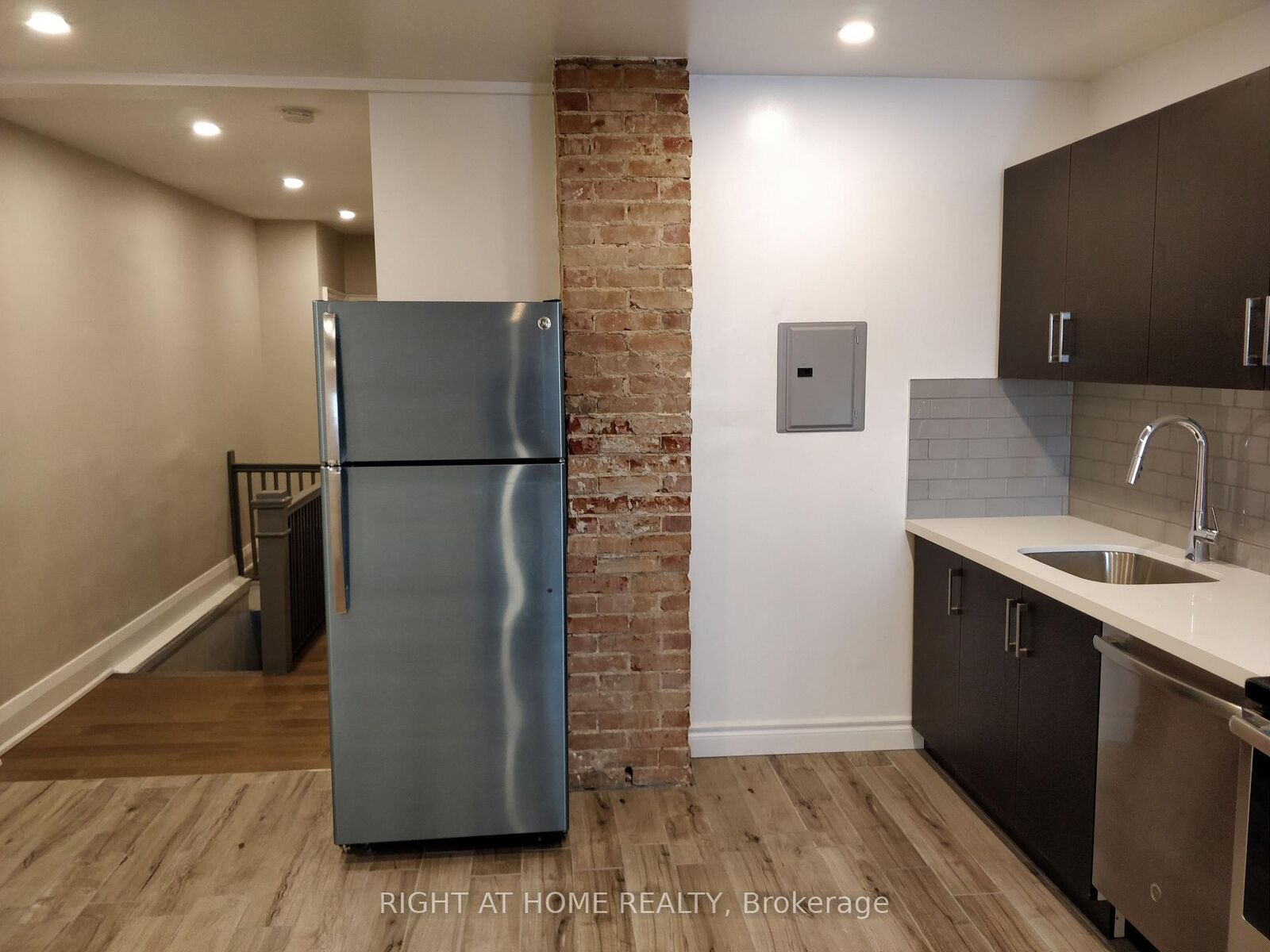 Photo de la propriété: 755 Dupont Street 2 ON M6G 1Z5