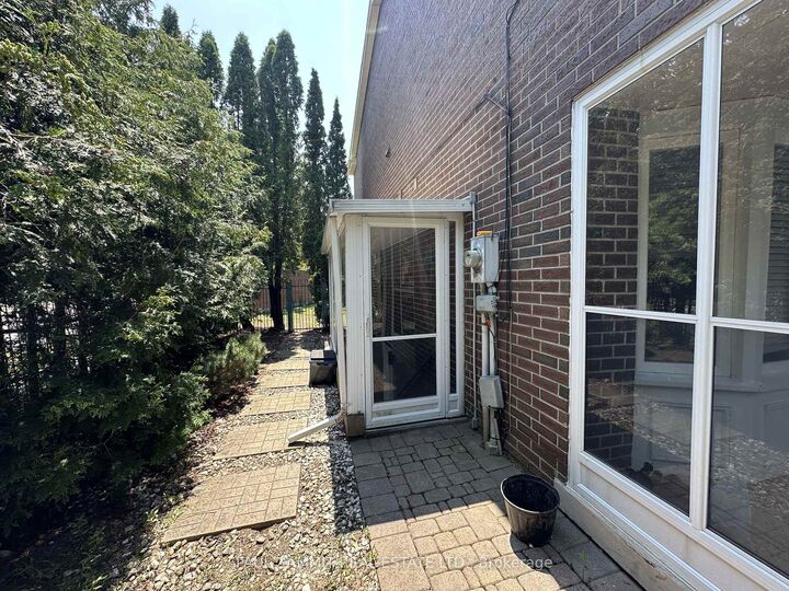 Property Photo: 149 Heatherton Way ON L4J 3E8