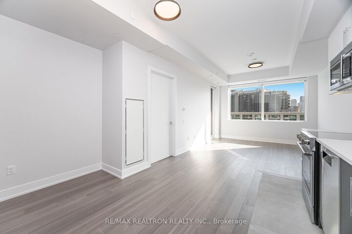 Property Photo:  664 Spadina Avenue 806  ON M5S 2H7 