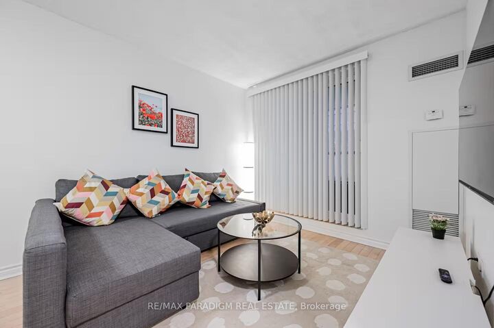 Property Photo:  250 Wellington Street W 228  ON M5V 3P6 