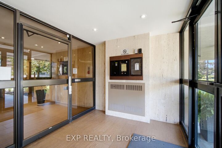 Property Photo: 3120 Kirwin Avenue 1102 ON L5A 3R2