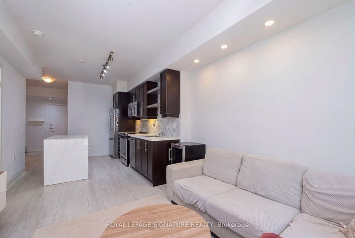Property Photo:  525 Adelaide Street W 1534  ON M5V 1T6 
