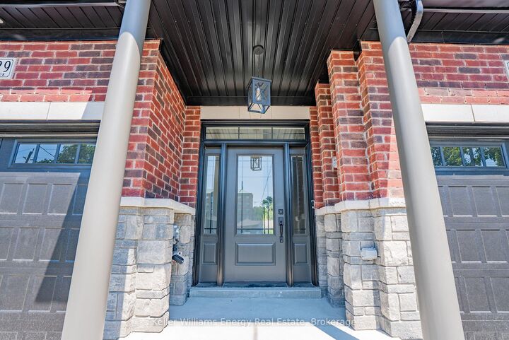 Property Photo:  127 Hickory Street N  ON L1N 3X6 