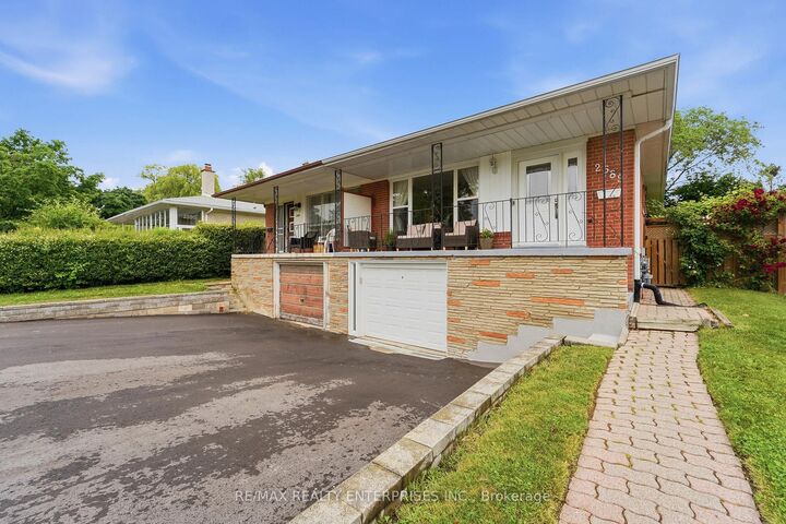 Property Photo:  2589 Lundigan Drive  ON L5J 3W2 