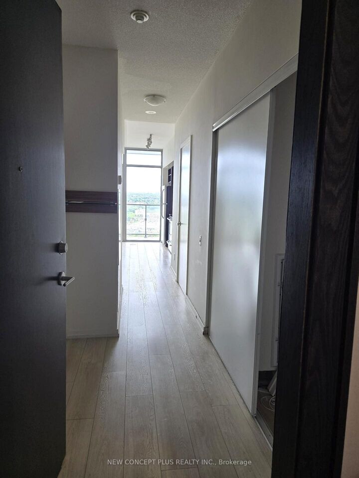 Property Photo:  105 The Queensway N/A 2205  ON M6S 5B5 