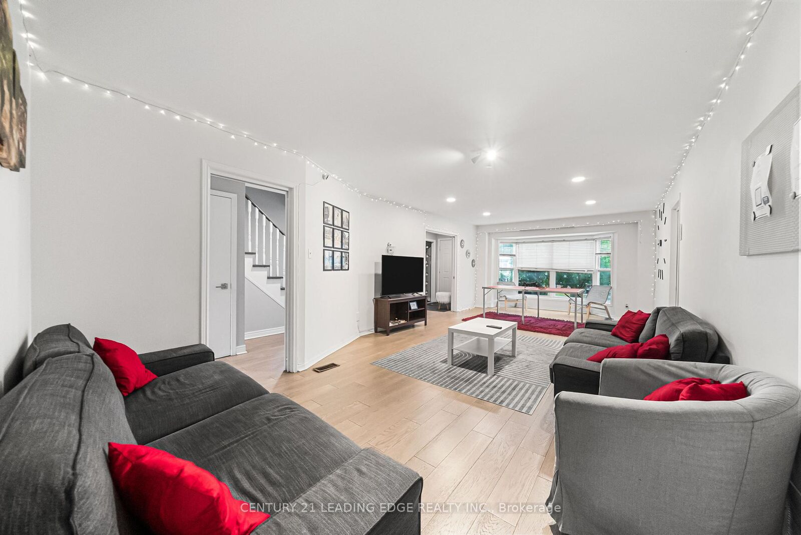 Property Photo:  527 Glengarry Avenue  ON M5M 1G2 