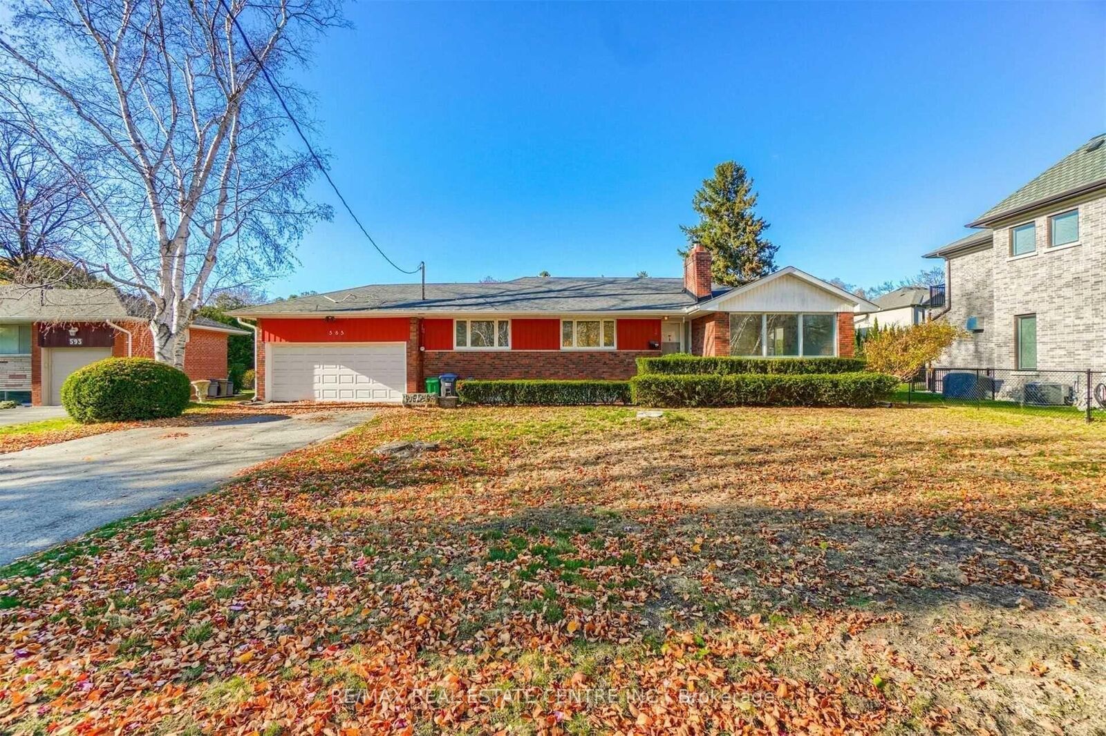 Property Photo:  585 Indian Road N  ON L5H 1R1 