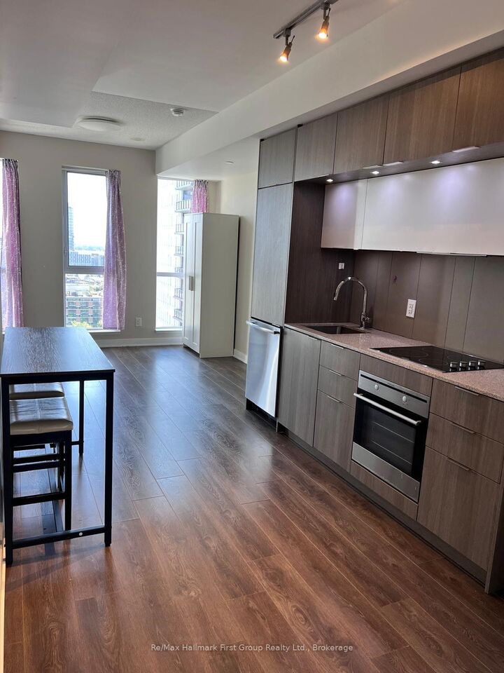 Property Photo:  170 Sumach Street 2005  ON M5A 3K2 