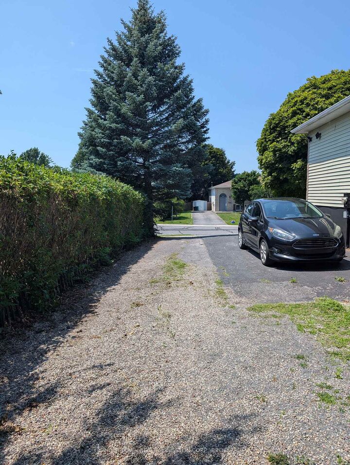 Property Photo: 580 Gavin Court 2 ON K7M 8B3