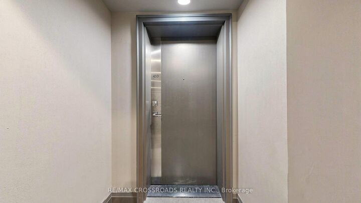 Photo de la propriété:  2 Adam Sellers Street 410  ON L6B 1N2 
