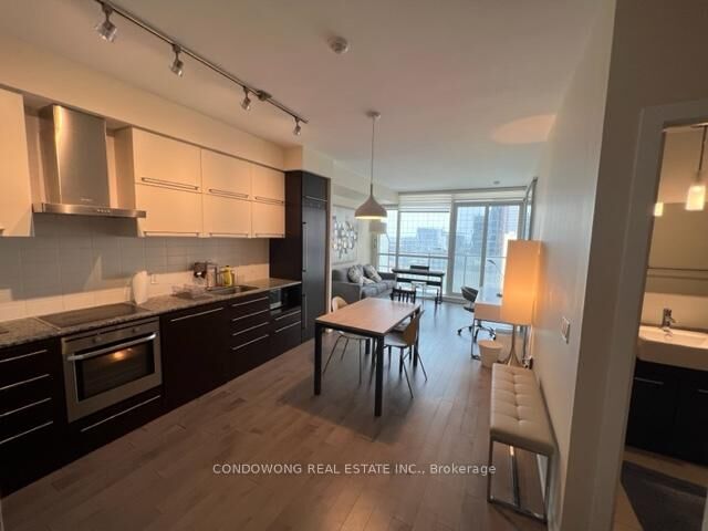 Property Photo: 770 Bay Street 1803 ON M5G 0A6