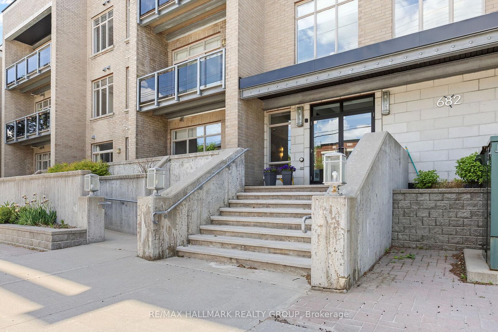 Property Photo: 682 Churchill Avenue N 311 ON K1Z 5G5