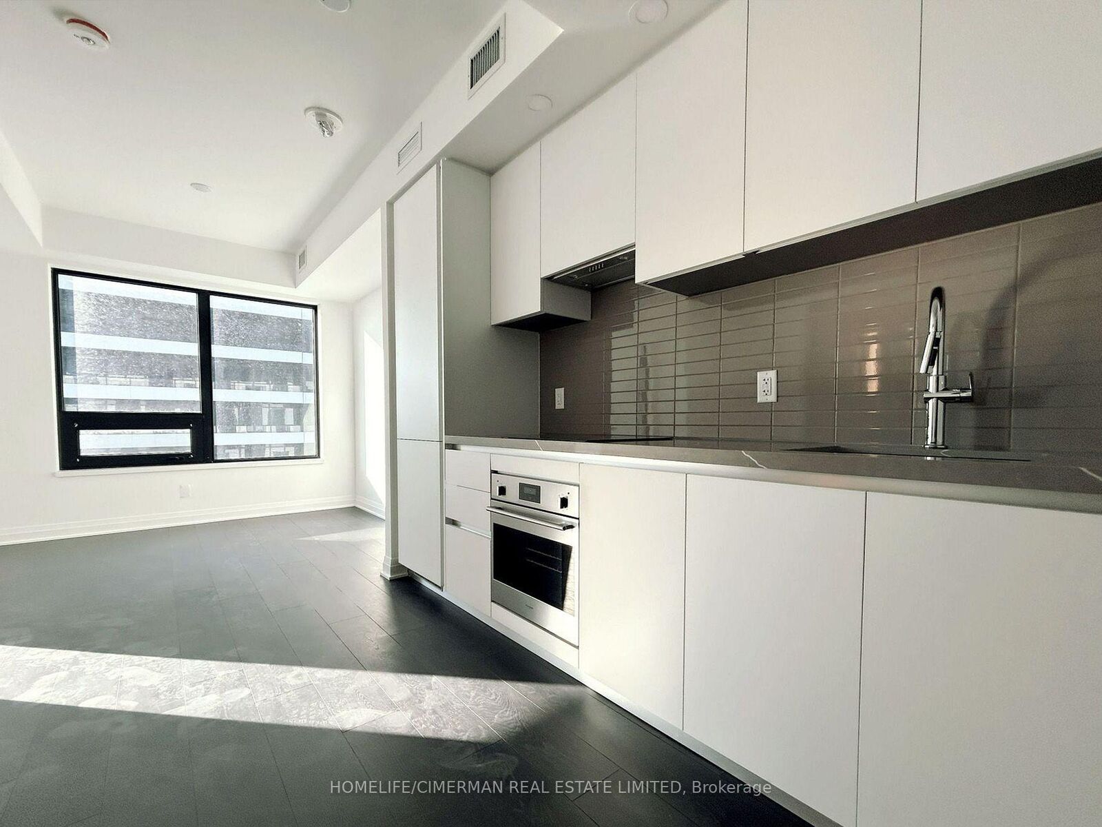 Property Photo: 4015 The Exchange N/A ON L5B 0N9
