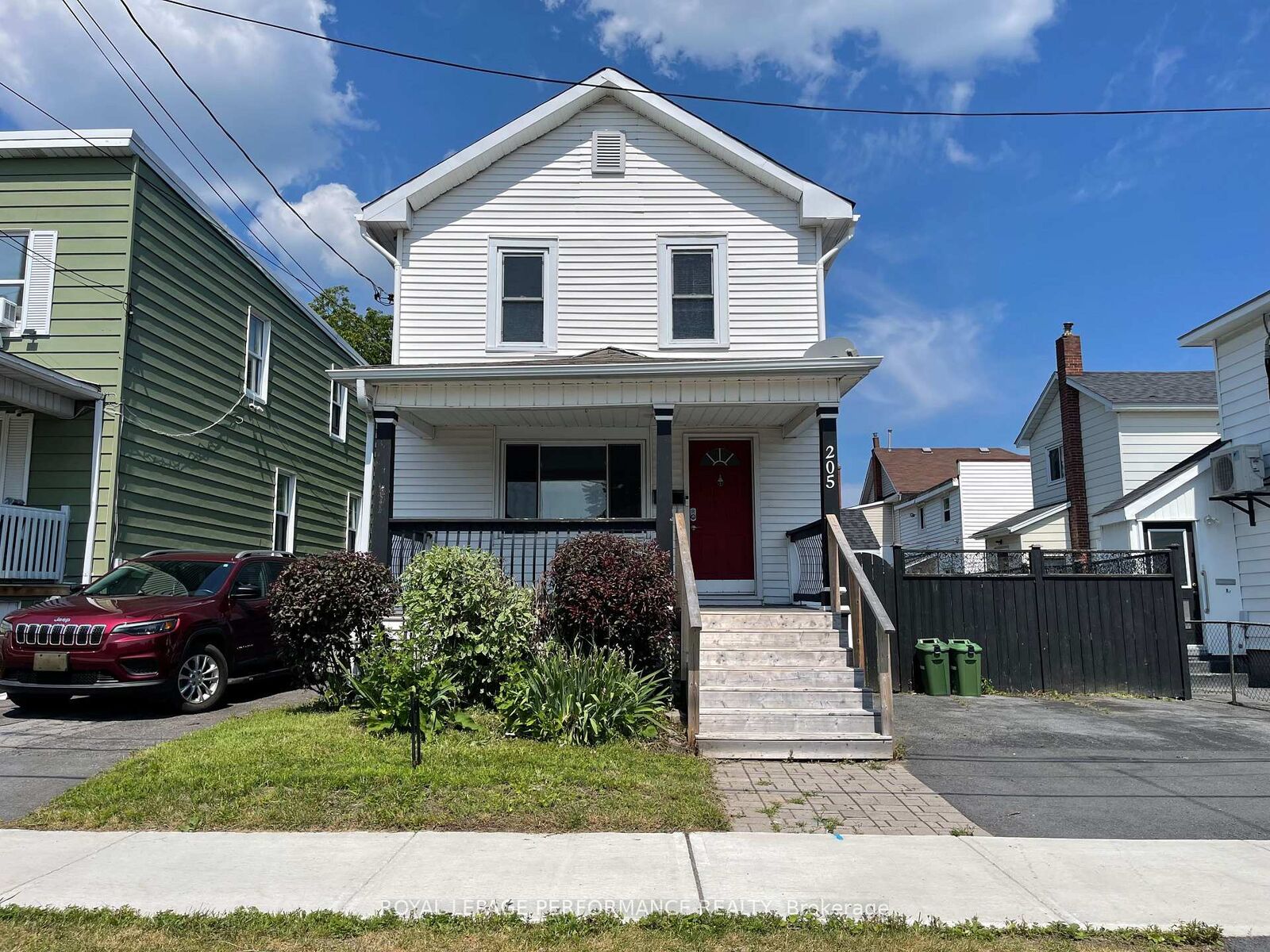 Property Photo:  205 Guy Street  ON K6H 4V1 