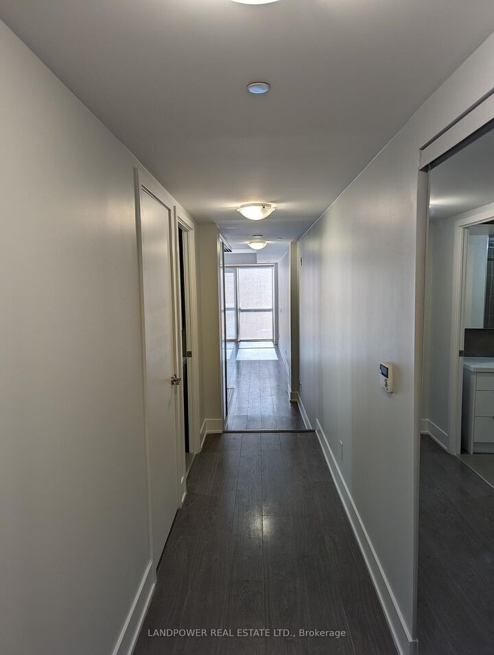 Property Photo: 508 Wellington Street W 801 ON M5V 0K8