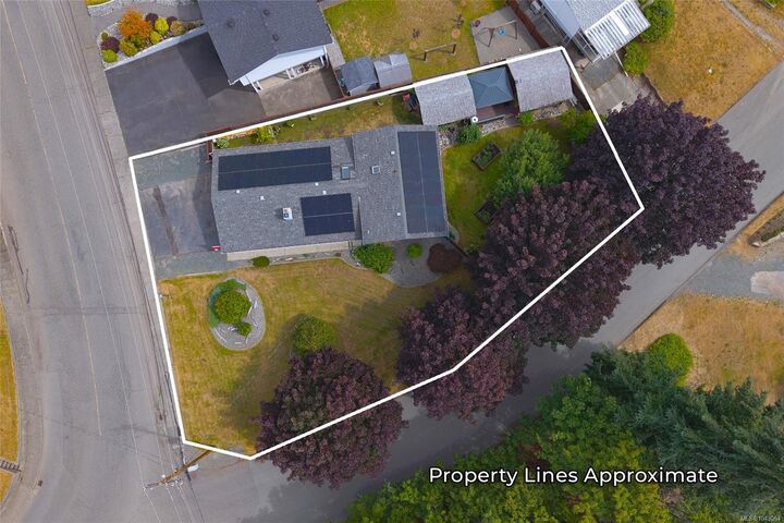 Property Photo: 2296 Cameron Dr BC V9Y 1A9