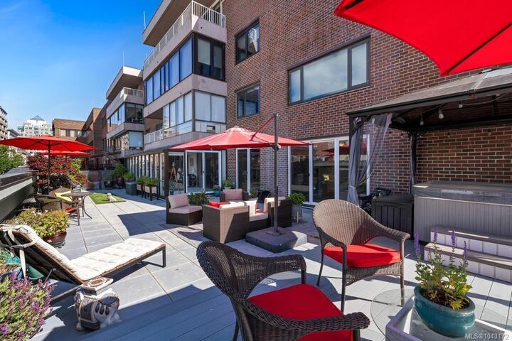 Property Photo: 525 Broughton St #306 BC V8W 3E2
