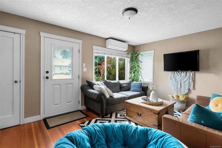 Property Photo: 355 Beech Ave BC V9L 3J7