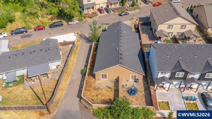 Property Photo: 1014-1016 Arthur Wy NW OR 97304