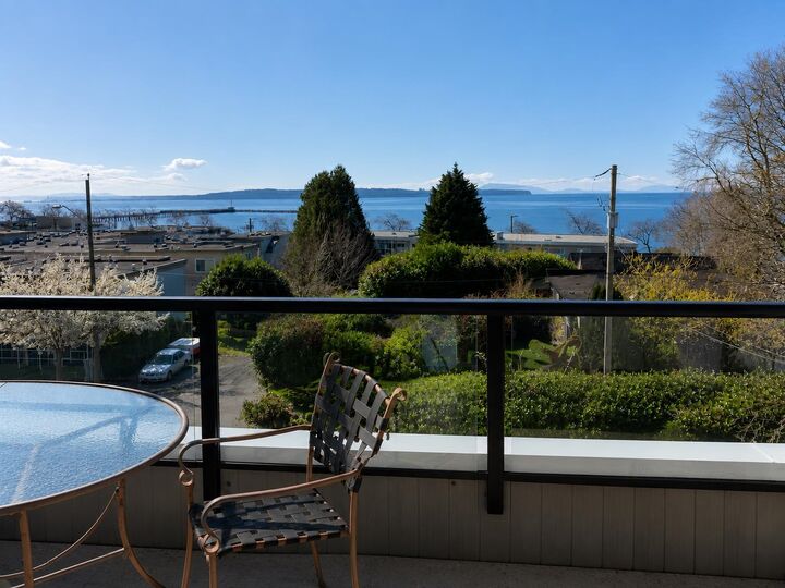 Property Photo: 14878 Buena Vista Avenue BC V4B 1X4