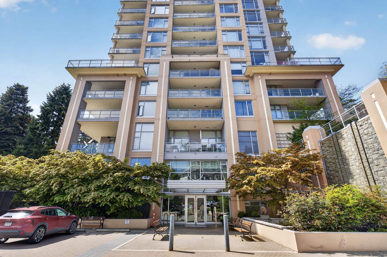 Property Photo:  280 Ross Drive 1601  BC V3L 0C2 