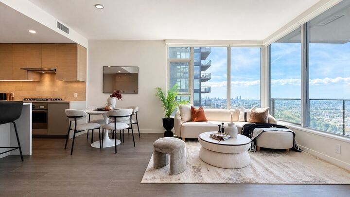 Property Photo:  2108 Gilmore Avenue 3807  BC V5C 0N8 