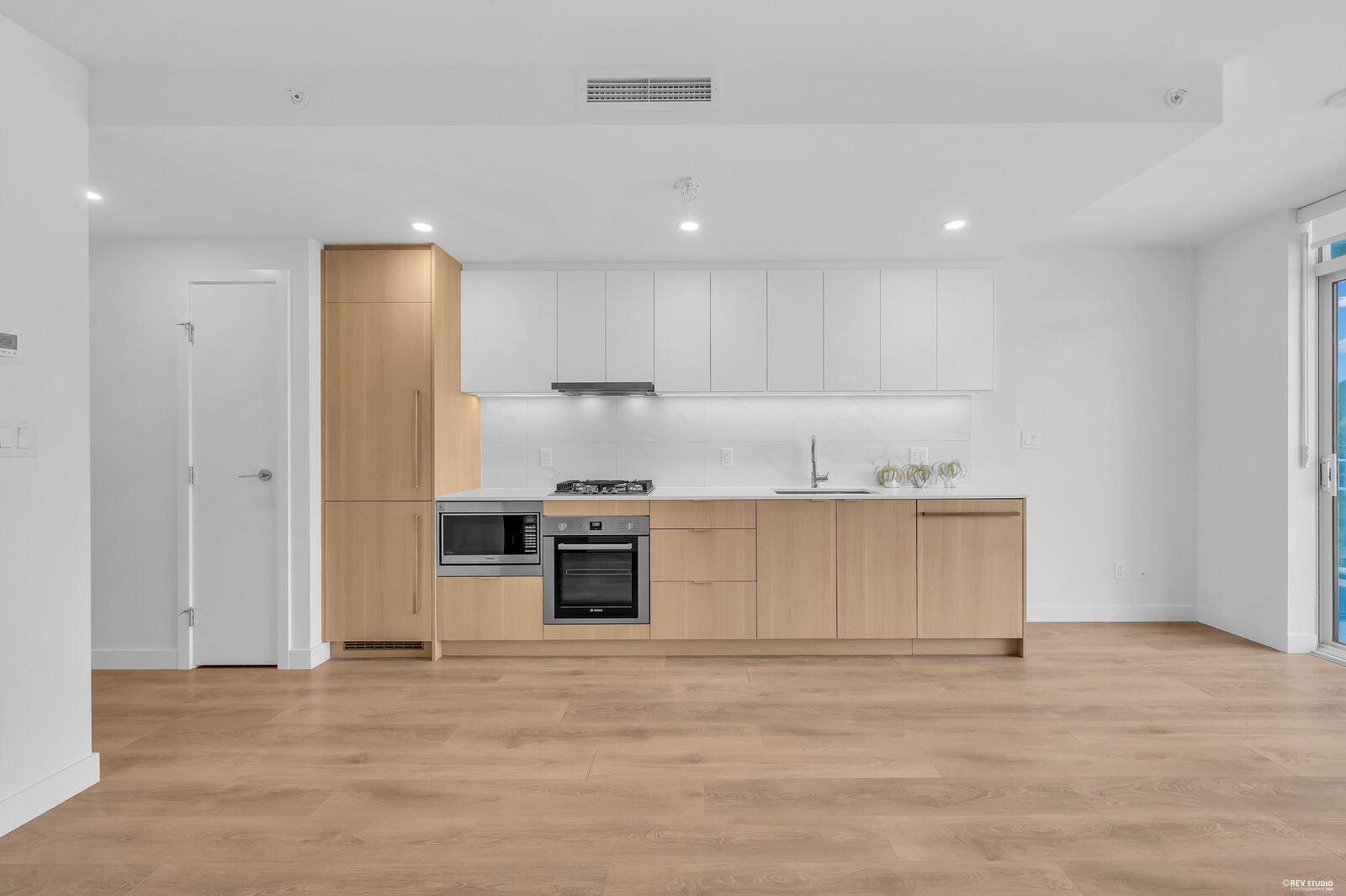 Property Photo:  318 Alderson Avenue 910  BC V3K 0J1 