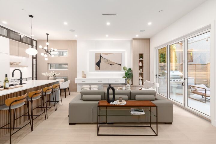 477 W 20th Avenue — photo 1