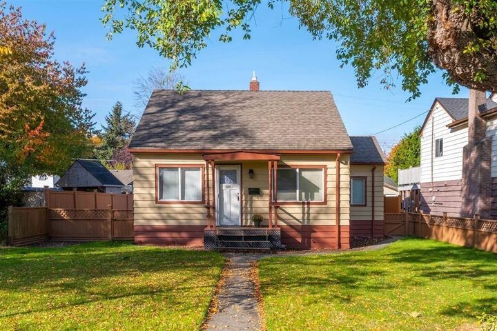3211 Catalina Crescent — photo 1