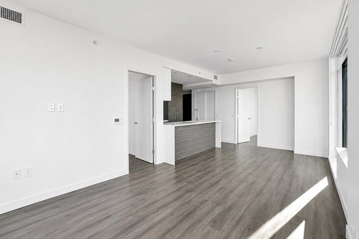 Property Photo:  823 Carnarvon Street 280X  BC V3M 1G6 