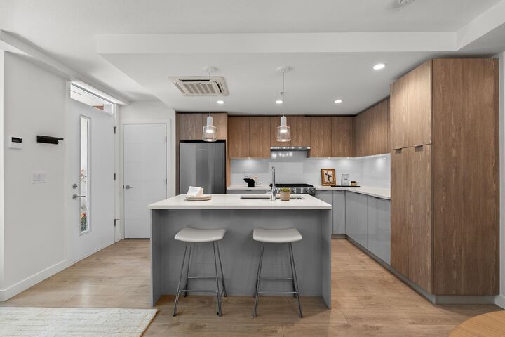 108 E 8th Street Th3 — photo 1