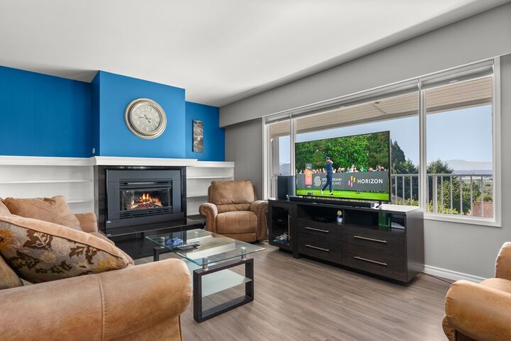 Property Photo:  33580 5th Avenue  BC V2V 1W6 