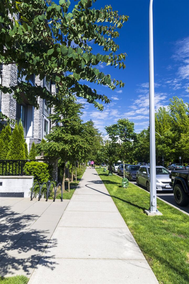 15351 101 Avenue 415 — photo 1