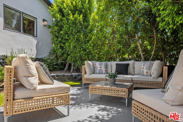 Property Photo: 5403 Stratford Rd CA 90042
