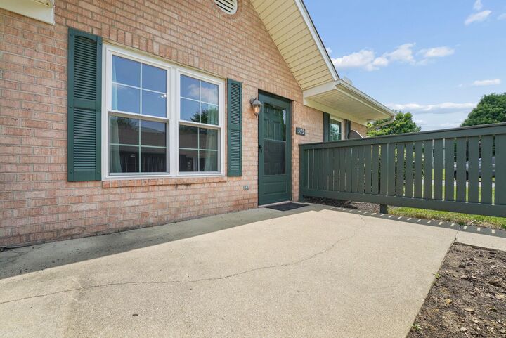 Property Photo: 979 Kingsbury Court OH 43055