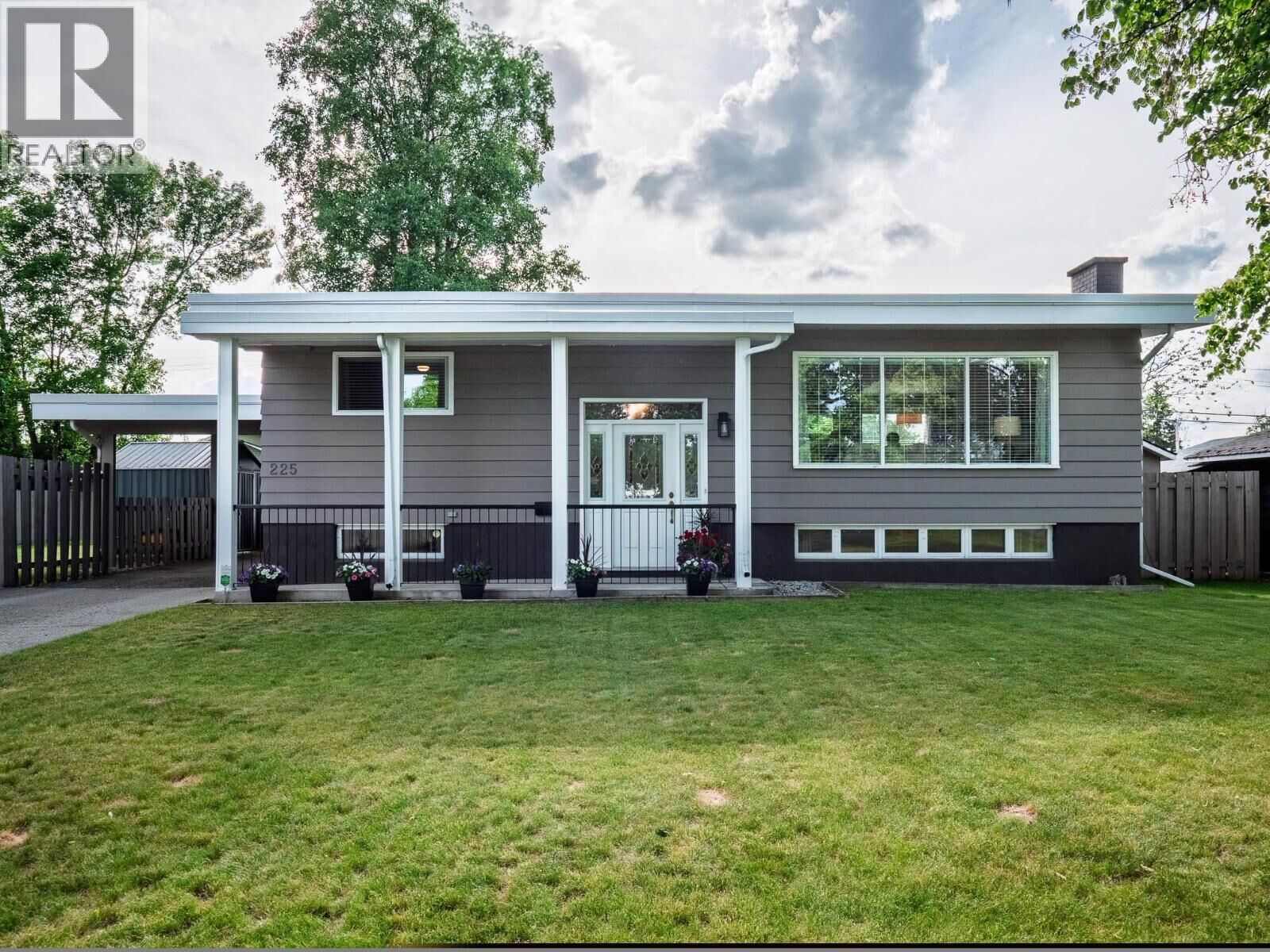 Property Photo: 225 Nicholson Street BC V2M 3H1
