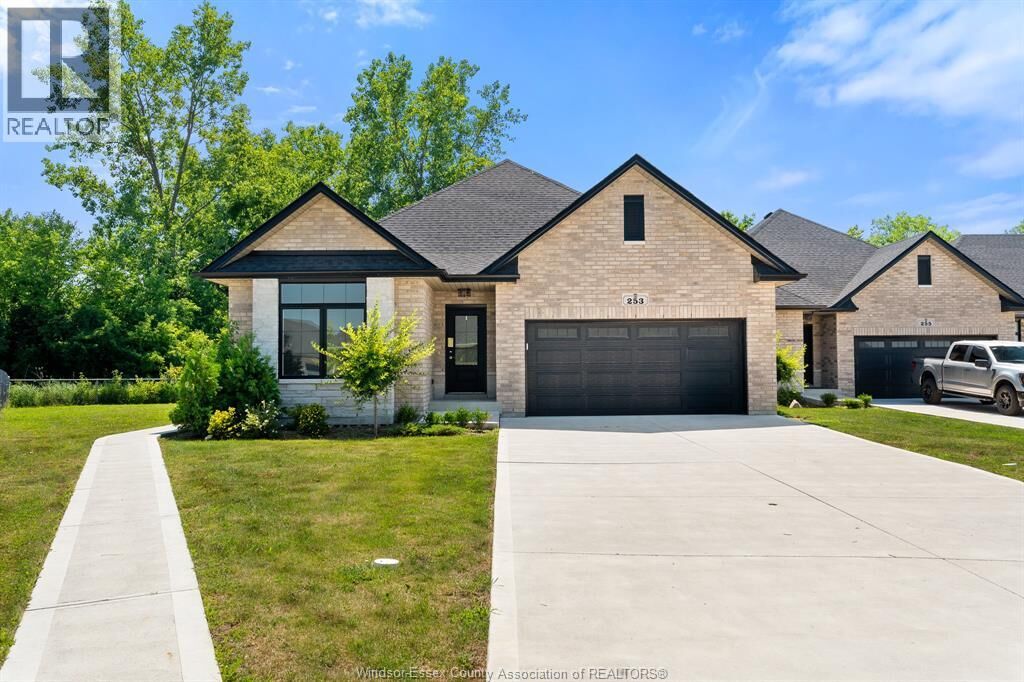 Property Photo:  253 Livingstone Crescent  ON N9V 0H1 