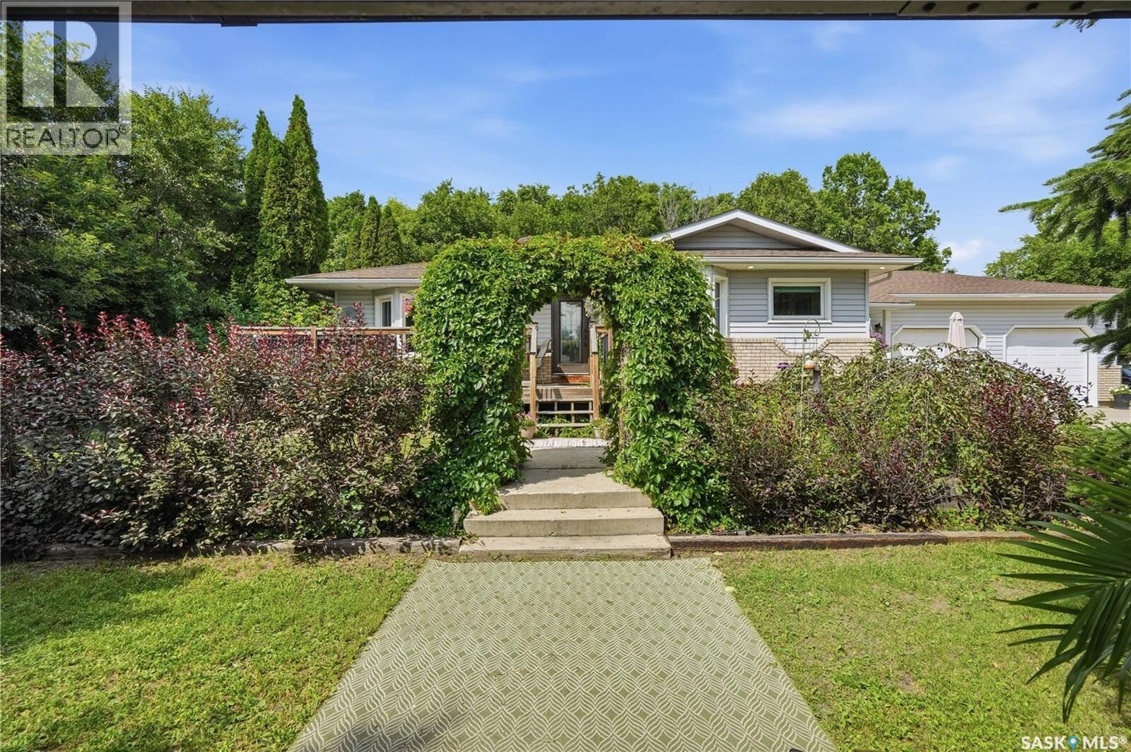 Property Photo: 3 Tregassa Drive SK S4L 5B1