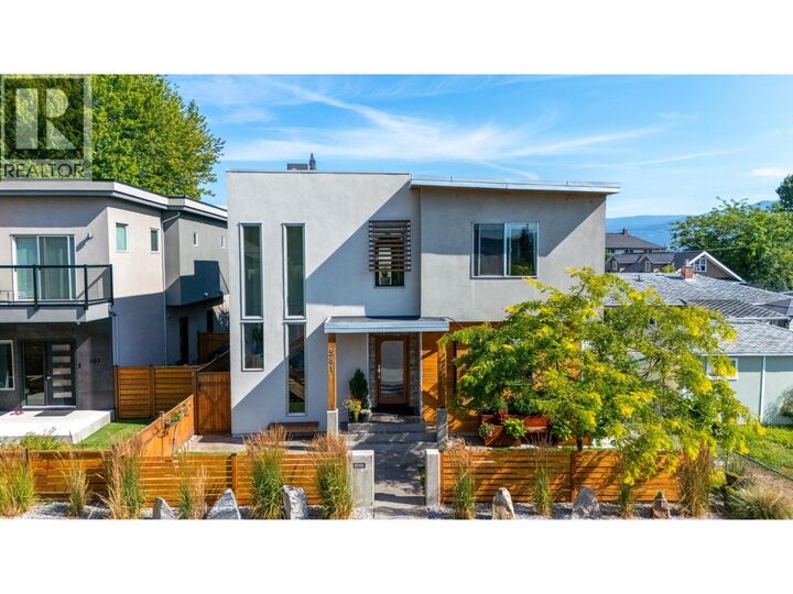 Property Photo:  581 Churchill Avenue  BC V2A 1E2 