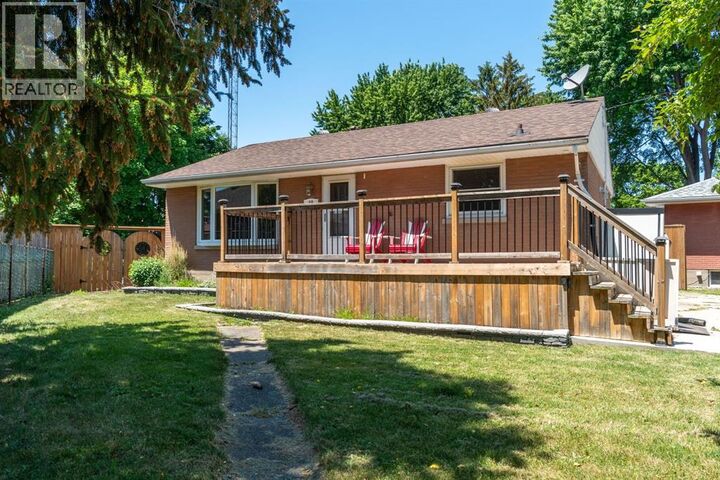 18 Tweedsmuir Avenue — photo 1