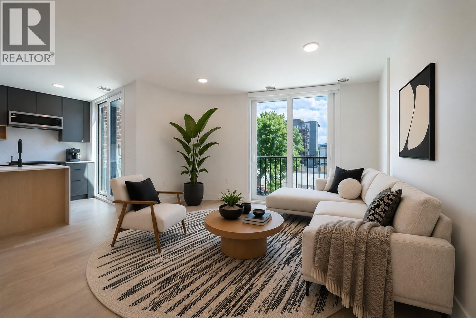 Property Photo:  620 Coronation Avenue 206  BC V1Y 7A1 